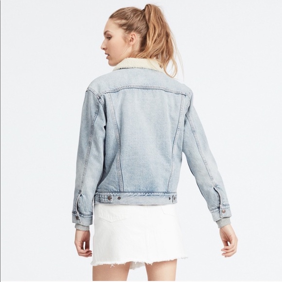 NWT Ex-Boyfriend Sherpa Trucker Jacket Light Wash - Picture 15 of 16